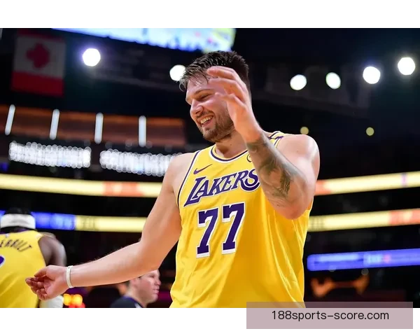 湖人喜讯不断 詹姆斯再度称王东契奇破纪录季后赛展望总冠军